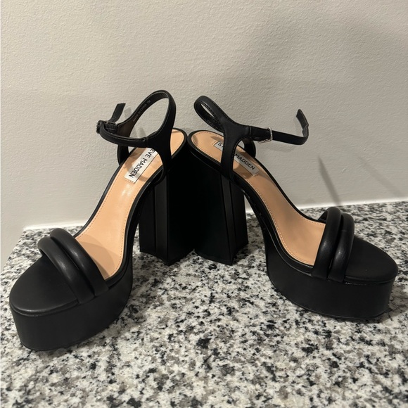 STEVE MADDEN - TILLE BLACK PLATFORM HEELS - SIZE 7.0 - Picture 5 of 7